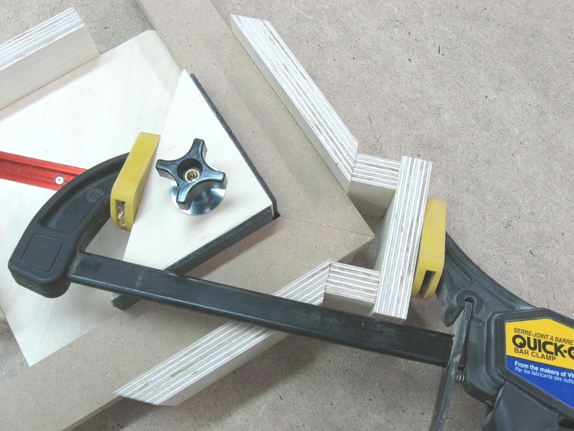 Make Your Own Miter Clamps / Fabriquez vos propres serre-joints d'angle   Atelier du Bricoleur (menuiserie)…..…… Woodworking Hobbyist's Workshop