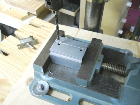 Mounting a Steel Wire Wheel / Monter une brosse d'acier rotative