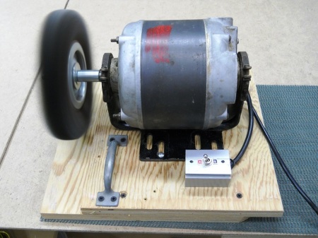 Mounting a Steel Wire Wheel / Monter une brosse d'acier rotative