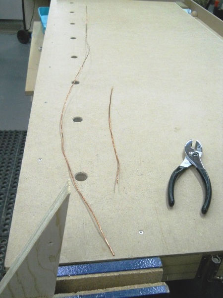 Straighten Up Metal Wires / Redresser les fils de métal