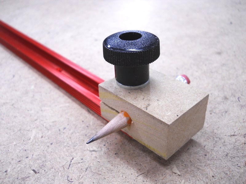 T-track Drawing Compass / Compas à tracer sur rail d'aluminium  Atelier du  Bricoleur (menuiserie)…..…… Woodworking Hobbyist's Workshop