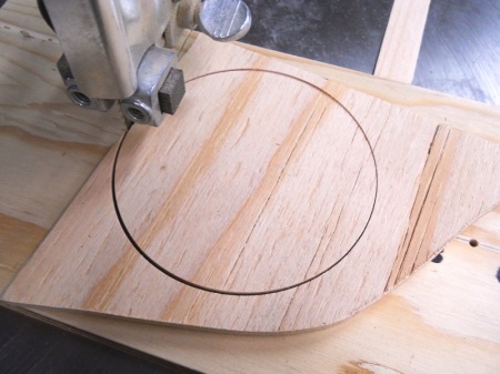 Band Saw Super Simple Circle Cutting Jig / Gabarit super simple pour couper des cercles à la scie à ruban
